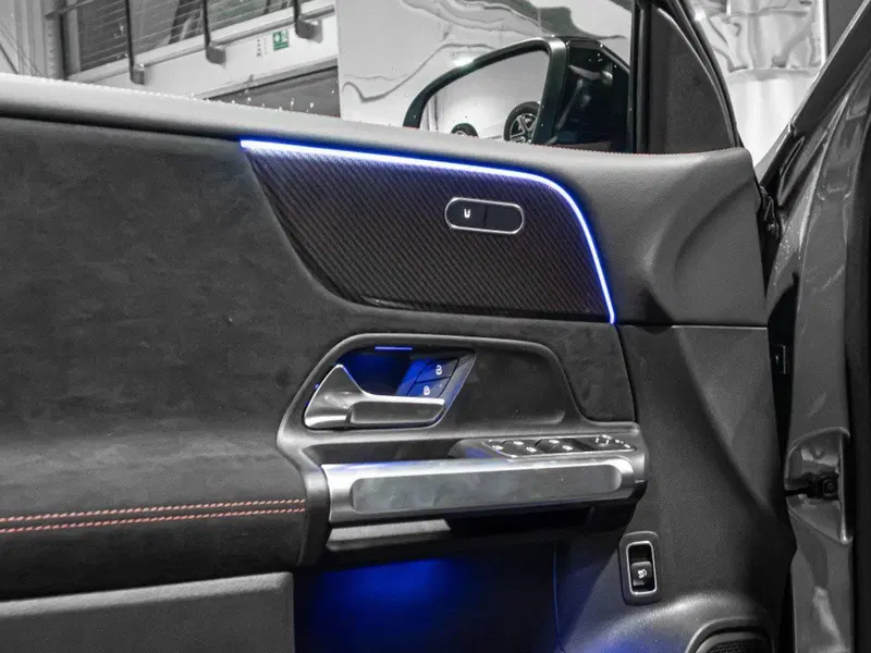 Mercedes-Benz GLB nuova a Ancona (12)