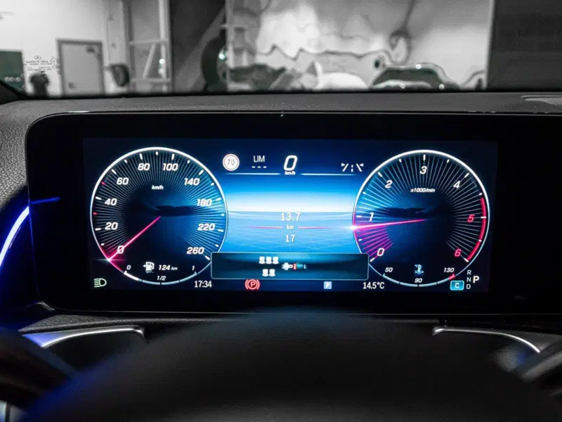 Mercedes-Benz GLB nuova a Ancona (16)