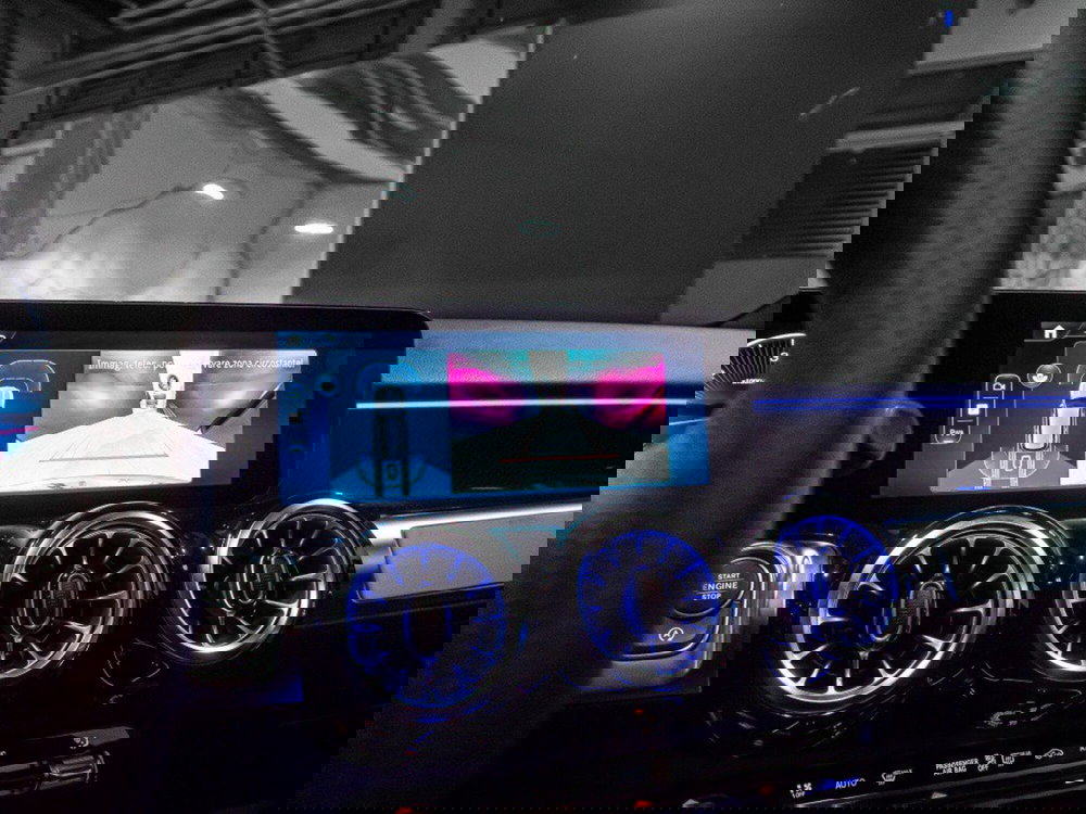 Mercedes-Benz GLB nuova a Ancona (17)