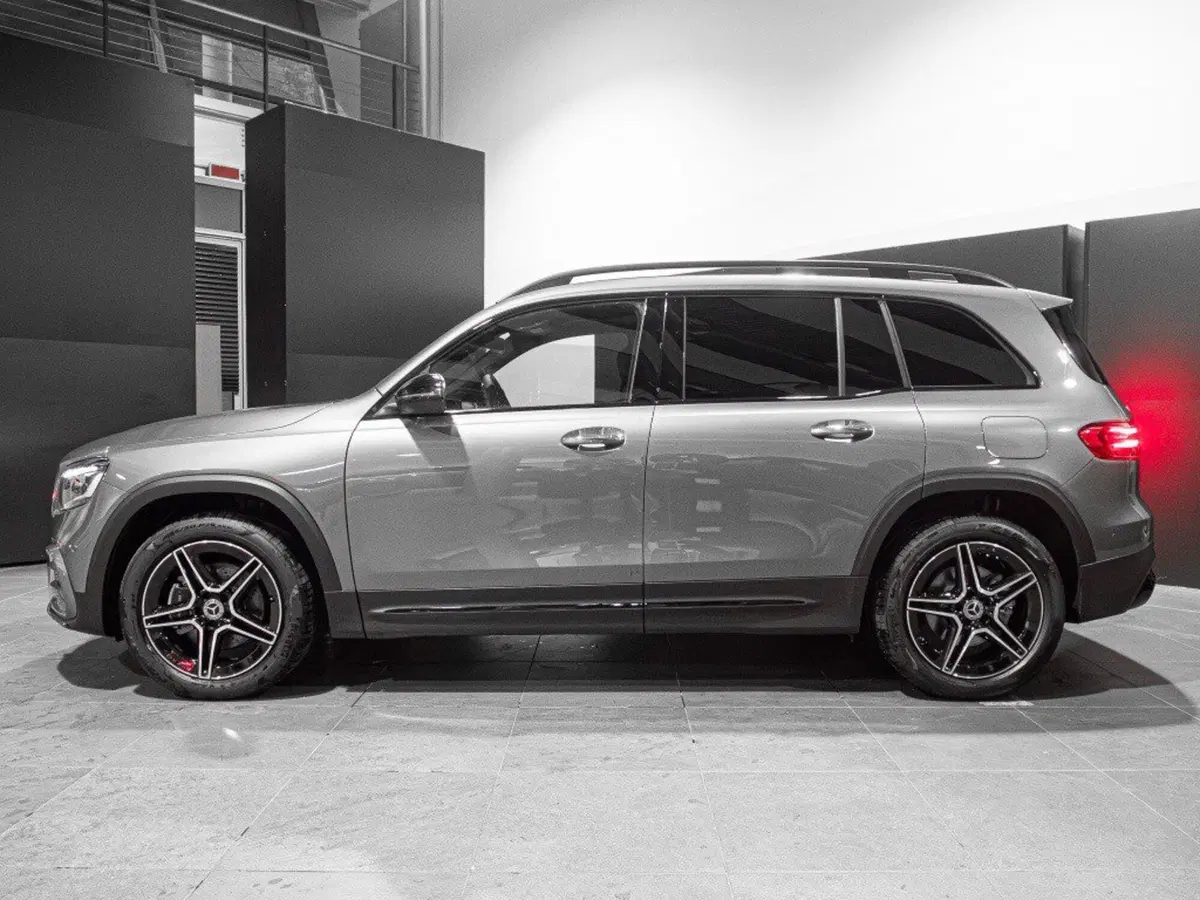 Mercedes-Benz GLB nuova a Ancona (2)