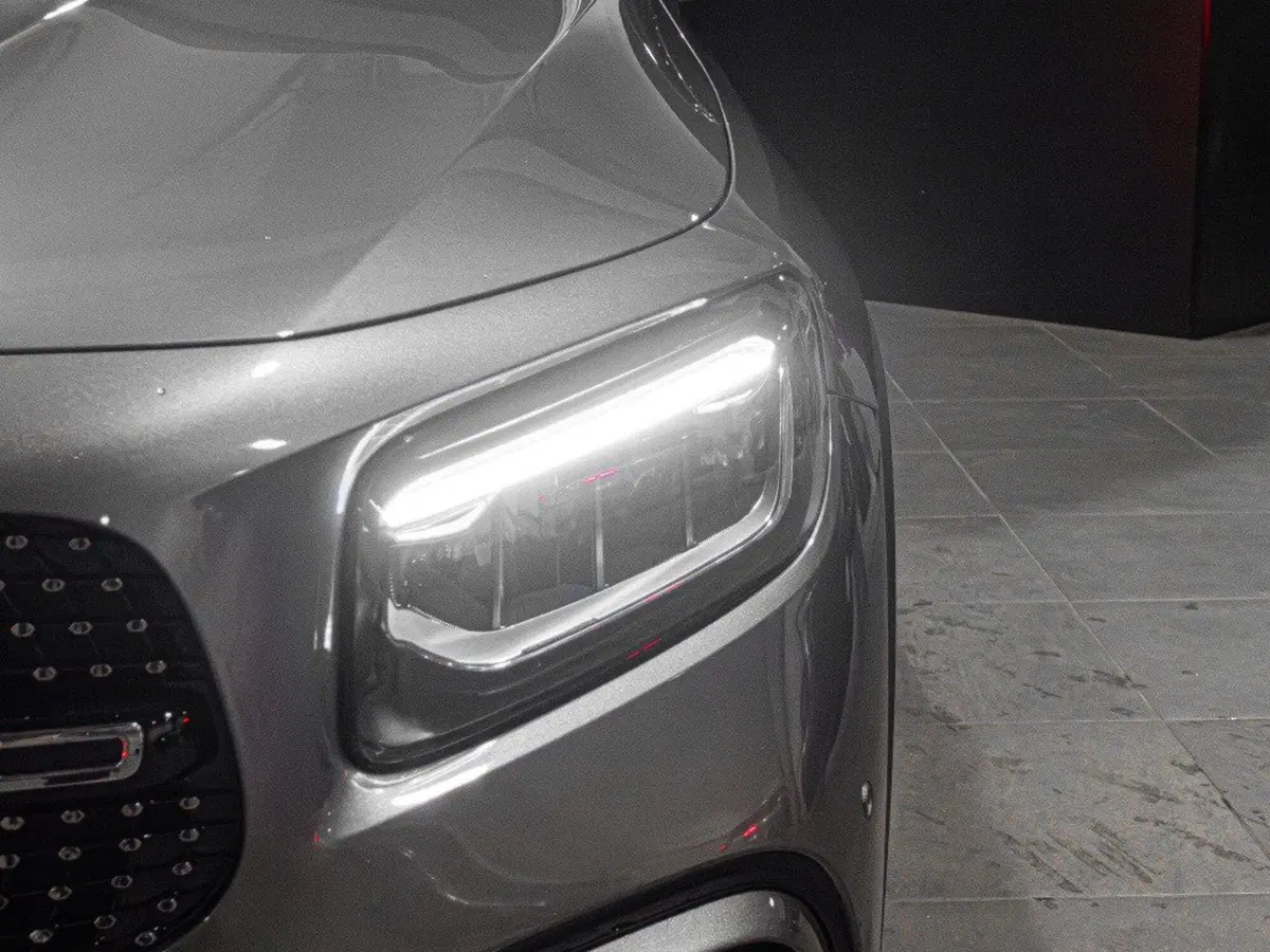 Mercedes-Benz GLB nuova a Ancona (6)