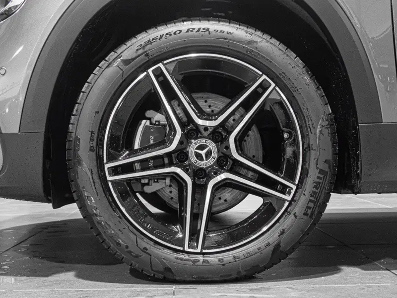 Mercedes-Benz GLB nuova a Ancona (7)