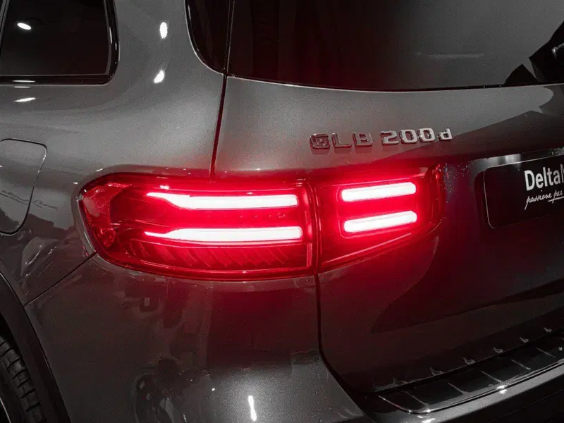 Mercedes-Benz GLB nuova a Ancona (8)