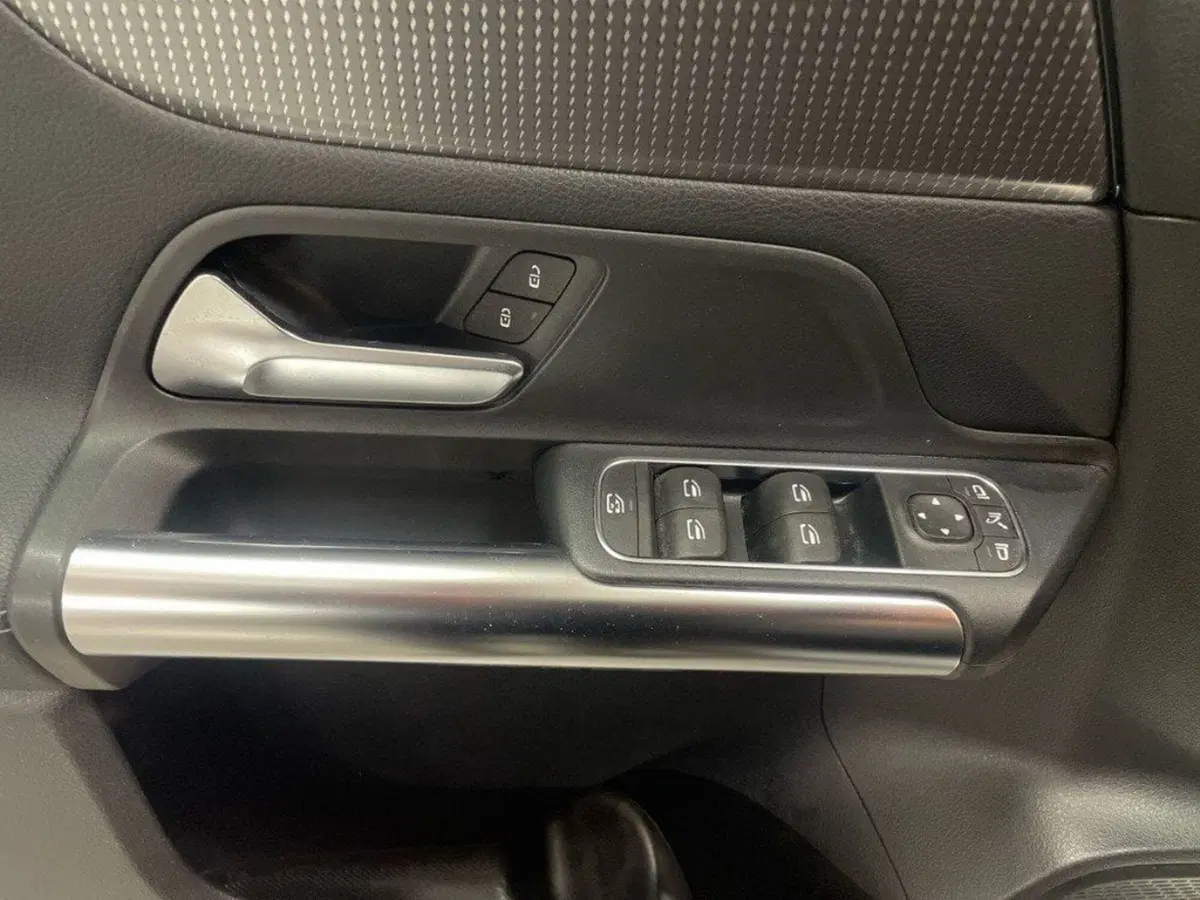 Mercedes-Benz GLA SUV usata a Rimini (17)