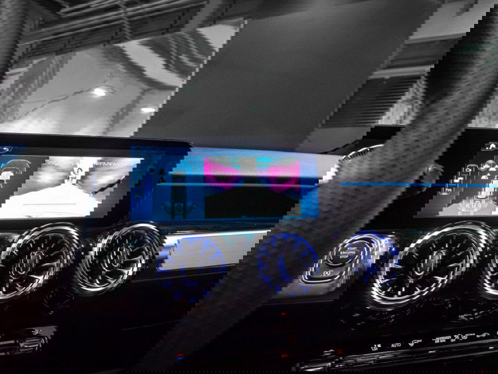 Mercedes-Benz GLB nuova a Ancona (16)