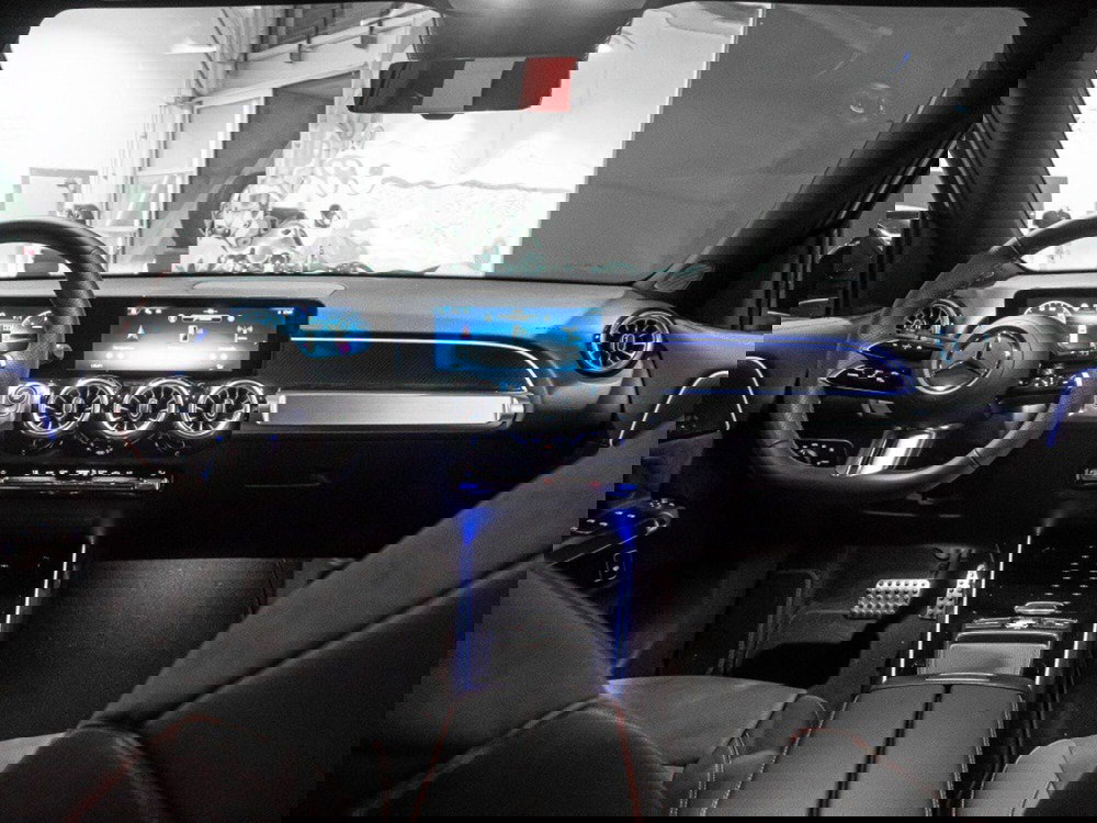 Mercedes-Benz GLB nuova a Ancona (17)