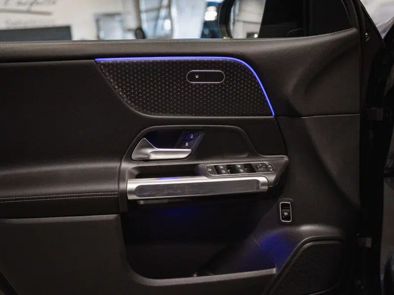 Mercedes-Benz GLB nuova a Ancona (17)