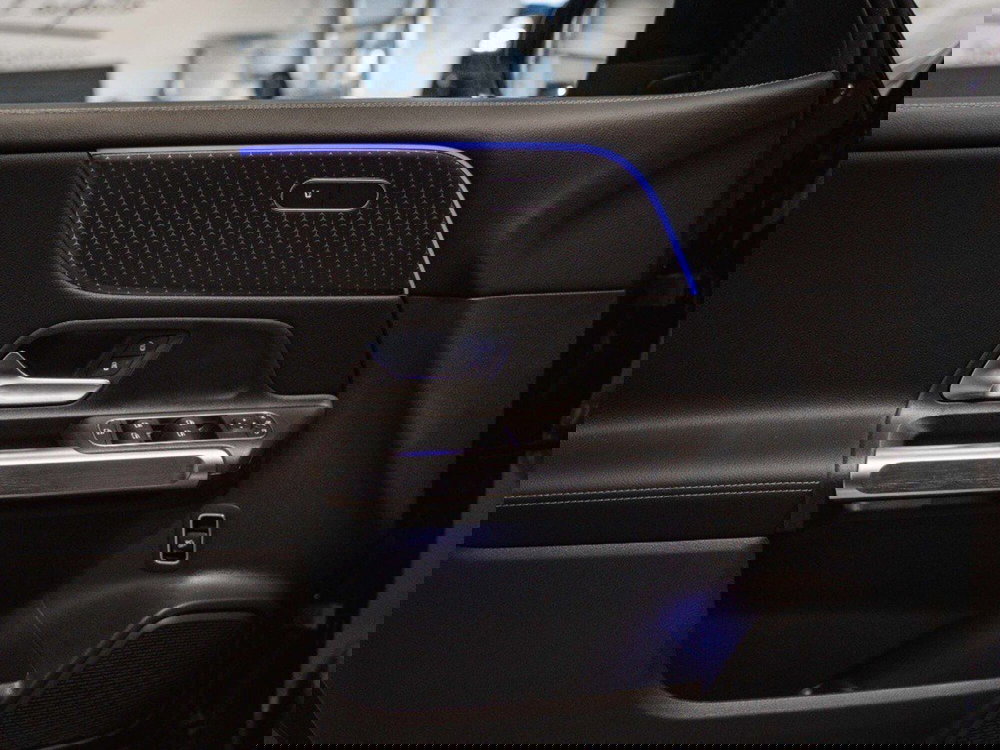 Mercedes-Benz GLB nuova a Ancona (17)