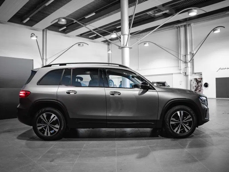 Mercedes-Benz GLB nuova a Ancona (4)