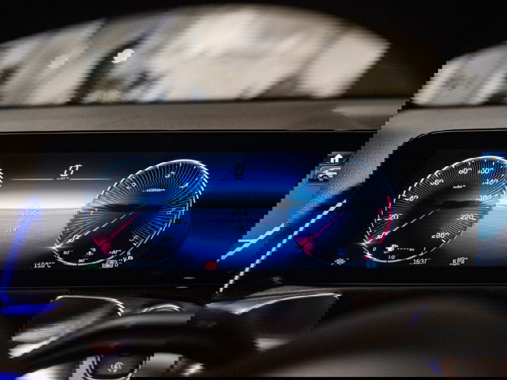 Mercedes-Benz GLB nuova a Macerata (15)