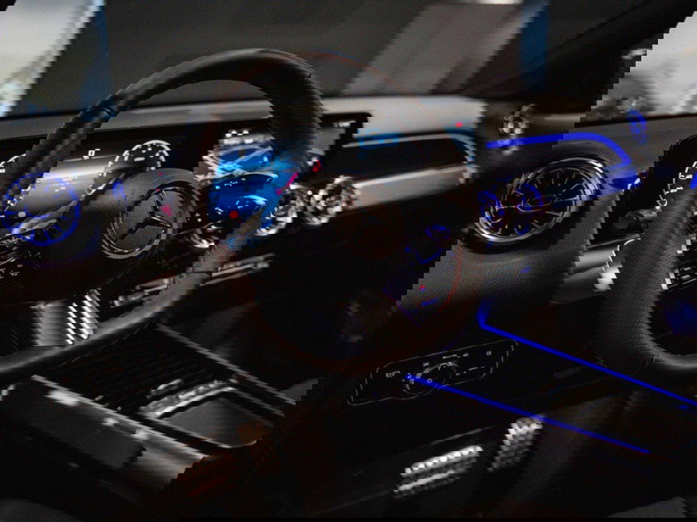 Mercedes-Benz GLB nuova a Ancona (16)