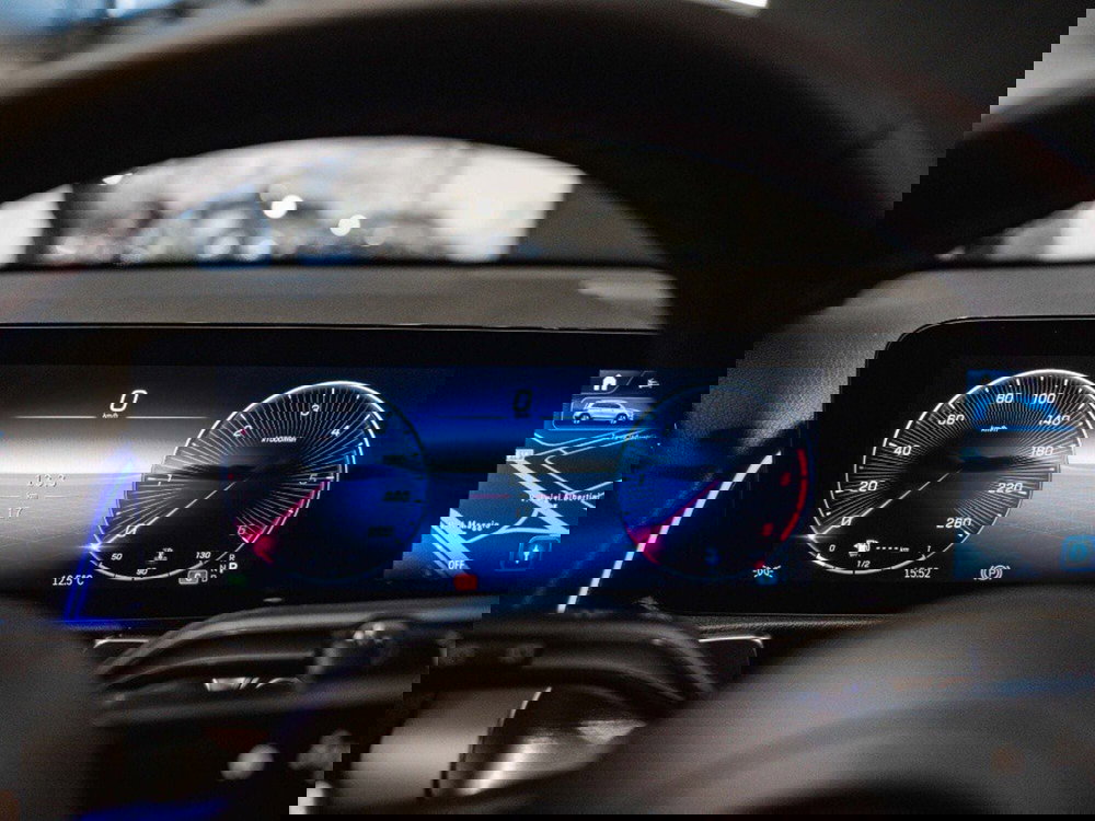 Mercedes-Benz GLB nuova a Ancona (17)