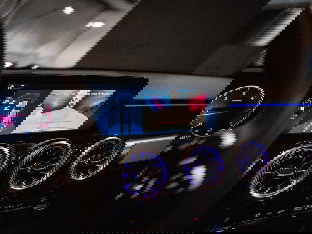 Mercedes-Benz GLB nuova a Ancona (18)