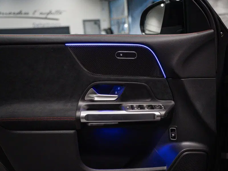 Mercedes-Benz GLB nuova a Ancona (14)