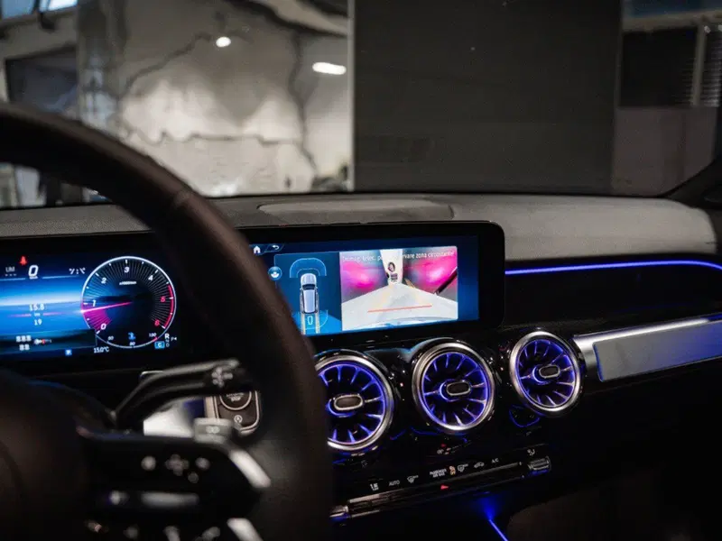 Mercedes-Benz GLB nuova a Ancona (16)