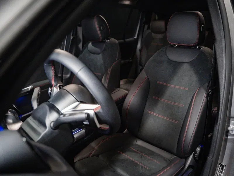 Mercedes-Benz GLB nuova a Ancona (17)