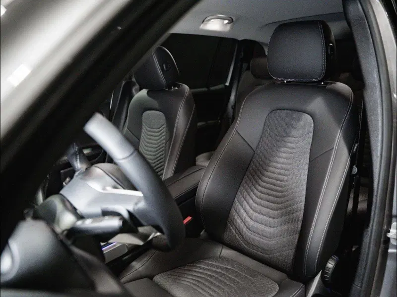 Mercedes-Benz GLB nuova a Ancona (11)