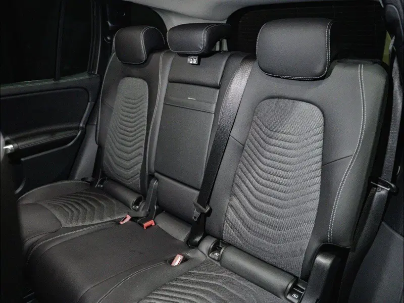 Mercedes-Benz GLB nuova a Ancona (12)