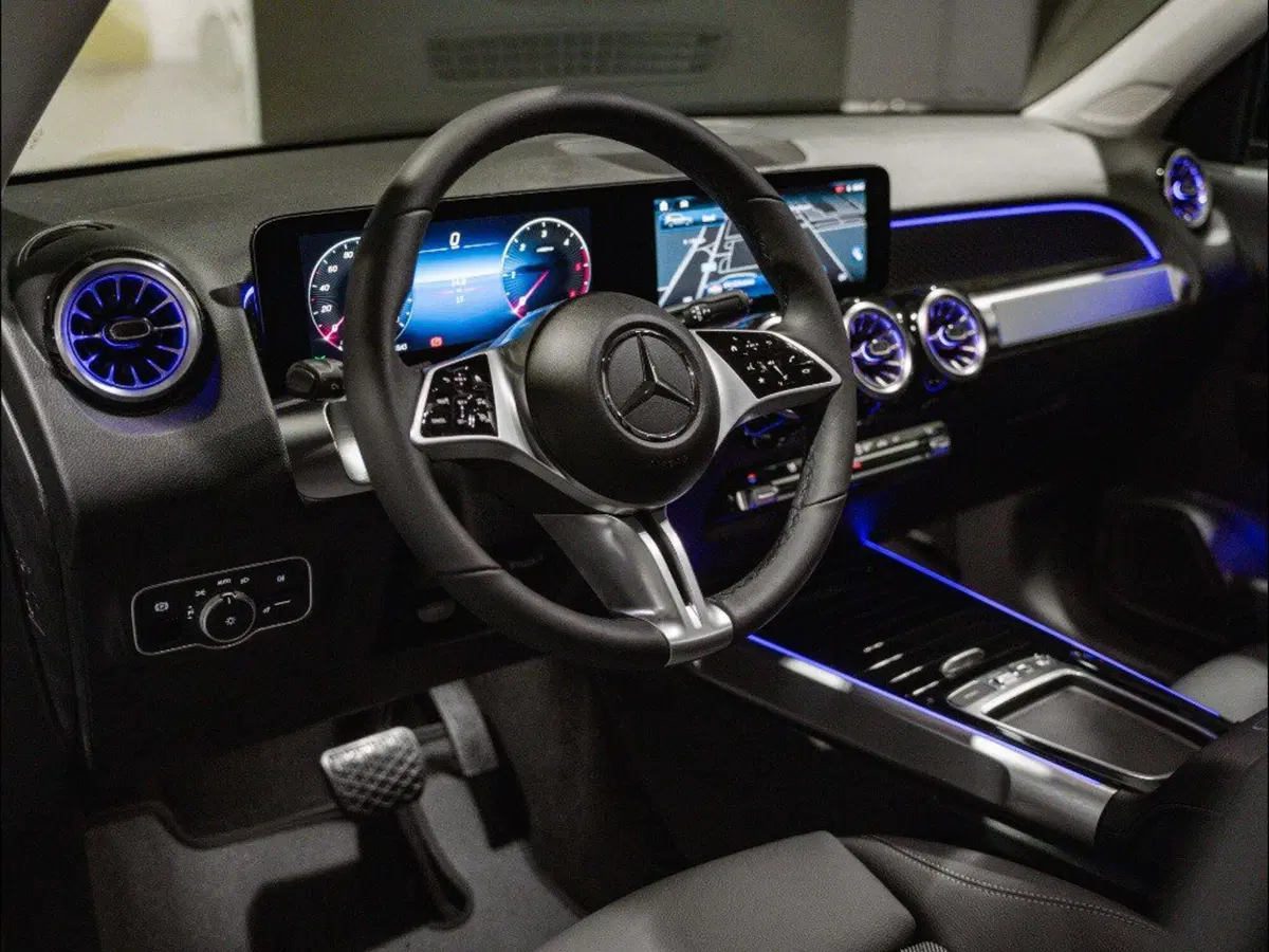 Mercedes-Benz GLB nuova a Ancona (13)