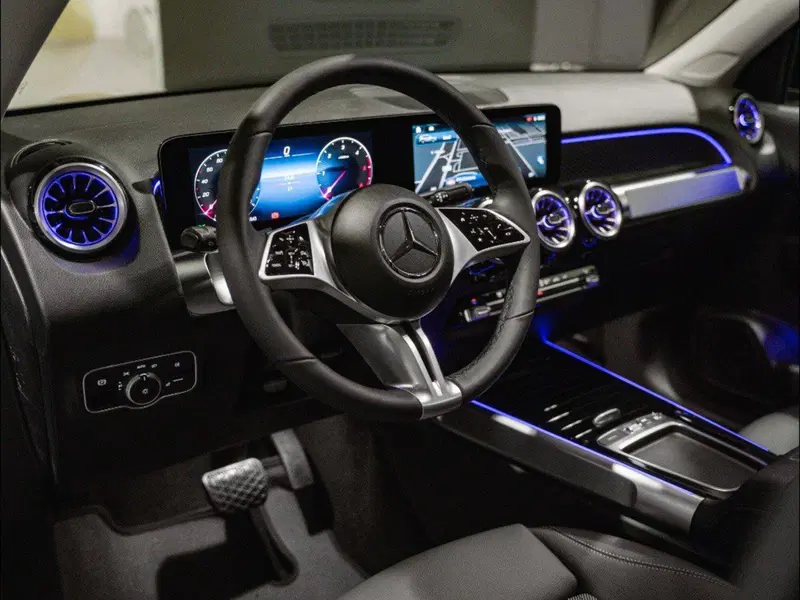 Mercedes-Benz GLB nuova a Ancona (13)