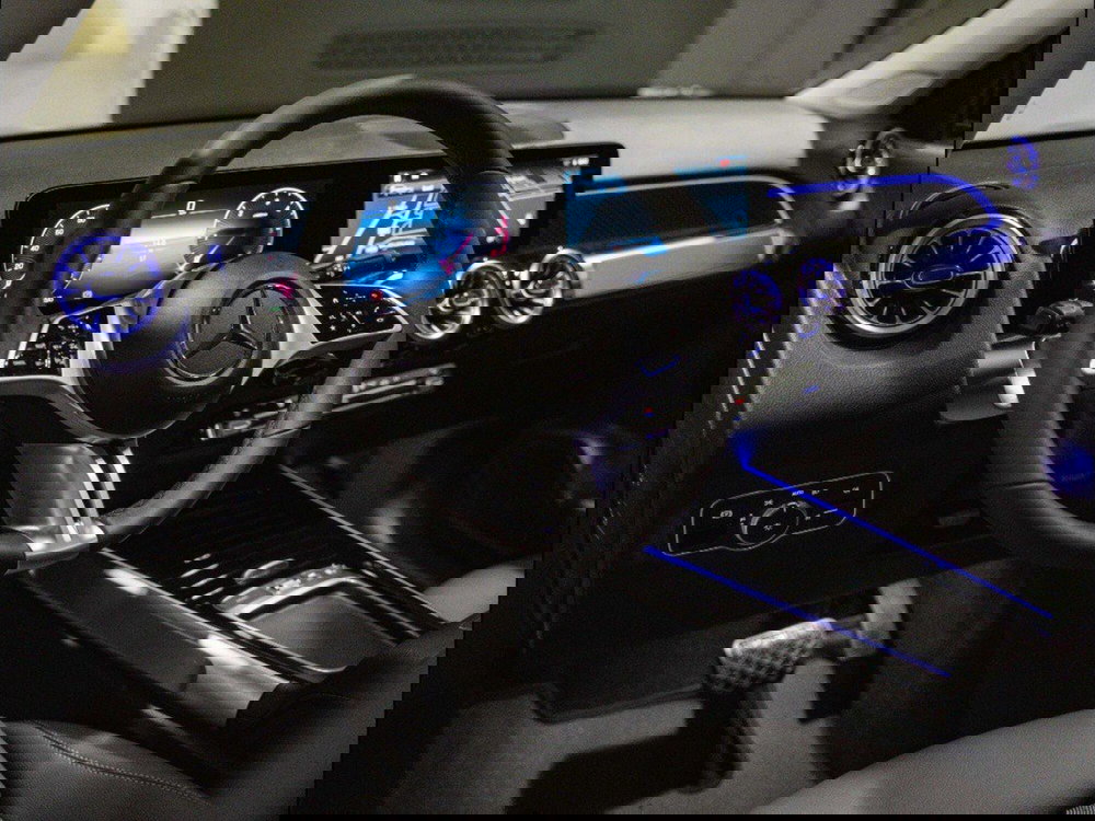 Mercedes-Benz GLB nuova a Ancona (13)