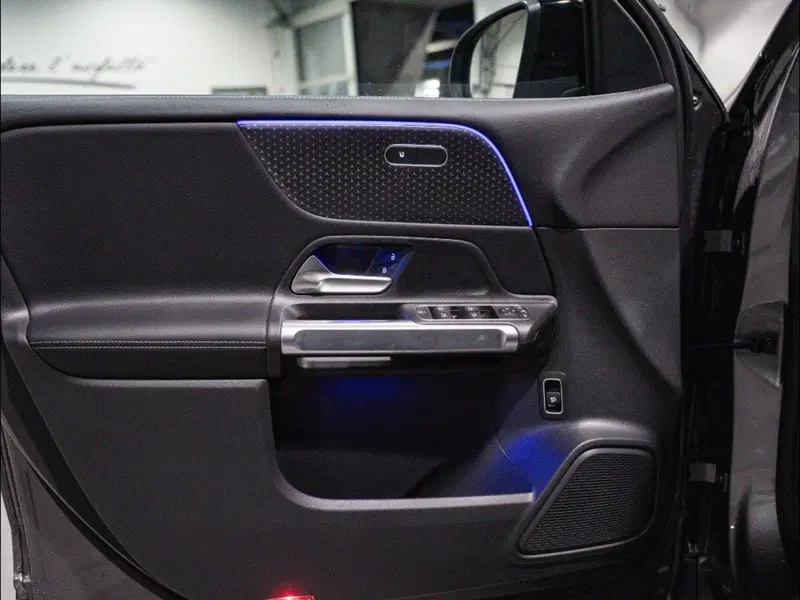 Mercedes-Benz GLB nuova a Ancona (14)