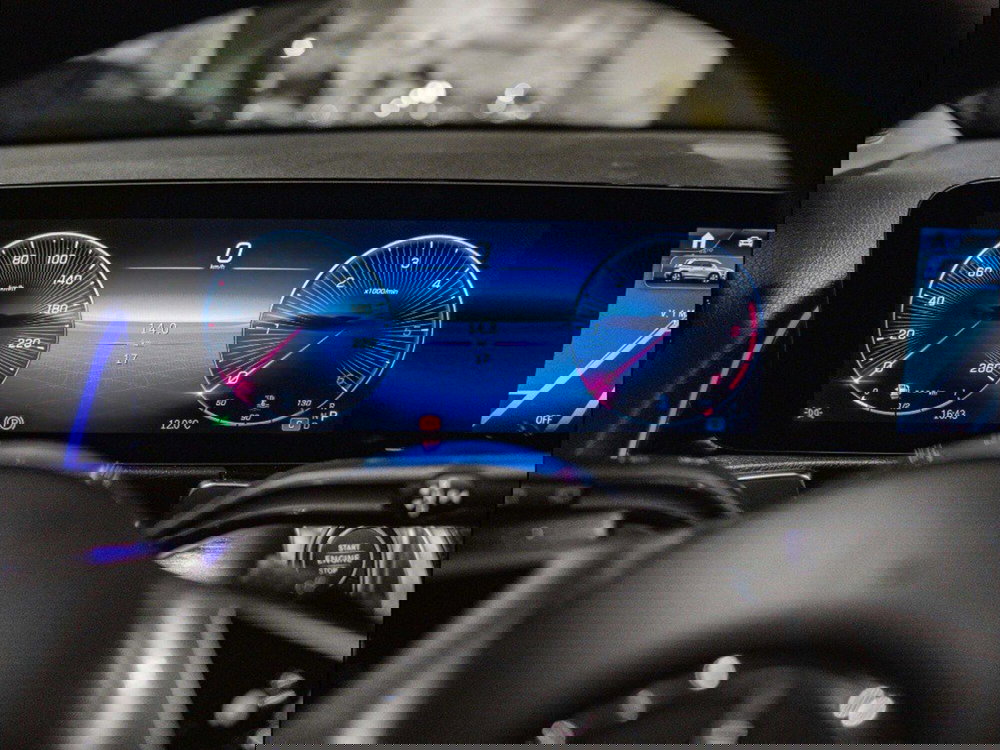 Mercedes-Benz GLB nuova a Ancona (15)