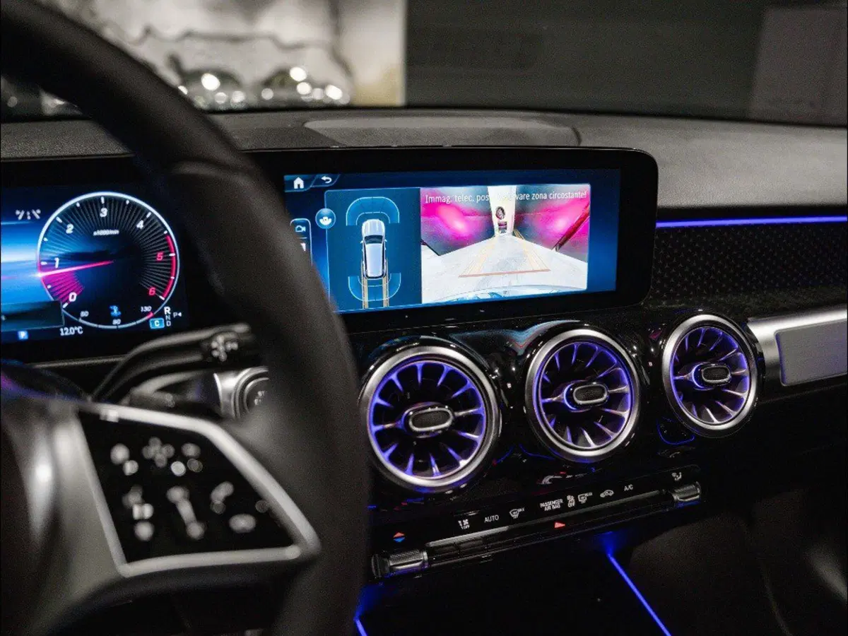 Mercedes-Benz GLB nuova a Ancona (16)