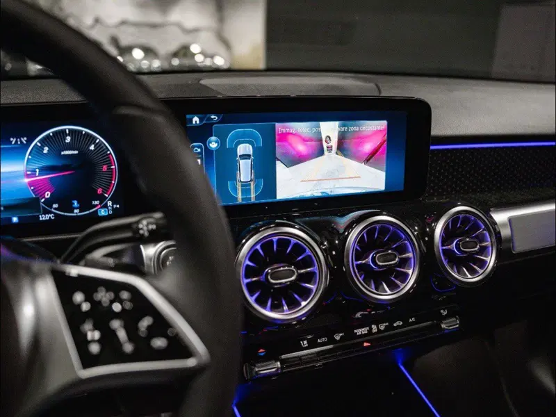 Mercedes-Benz GLB nuova a Ancona (16)