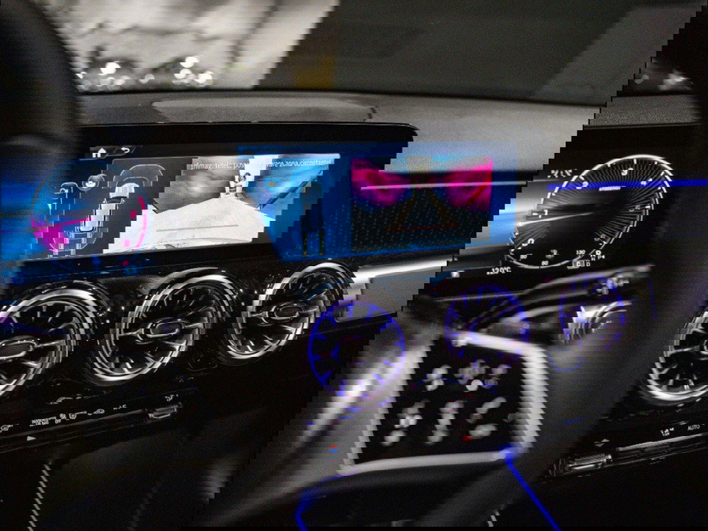 Mercedes-Benz GLB nuova a Ancona (16)