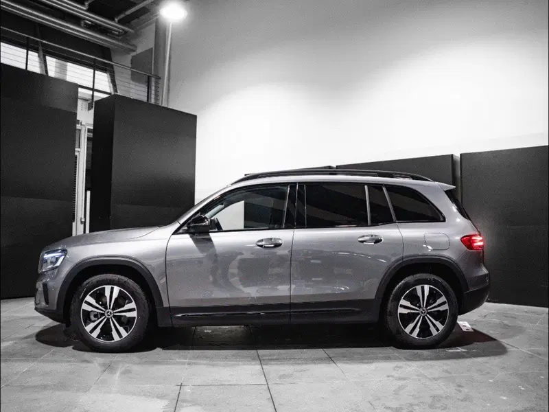 Mercedes-Benz GLB nuova a Ancona (2)