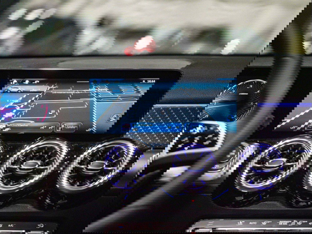 Mercedes-Benz GLB nuova a Ancona (20)