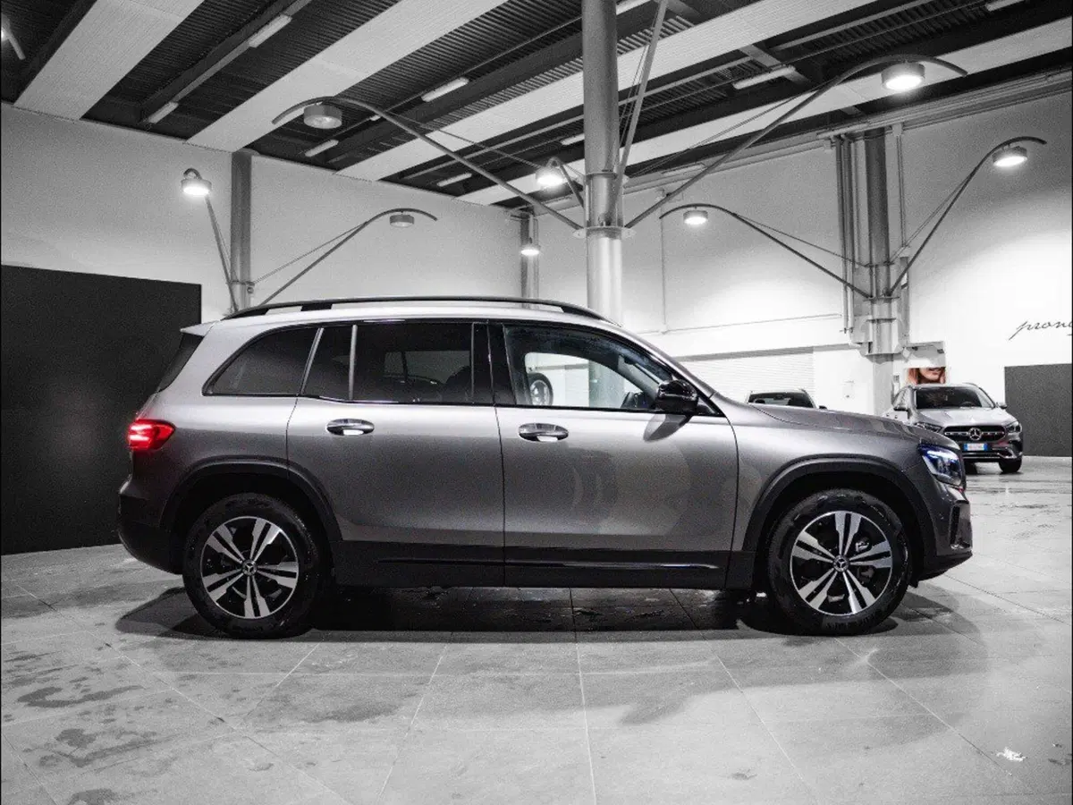 Mercedes-Benz GLB nuova a Ancona (4)