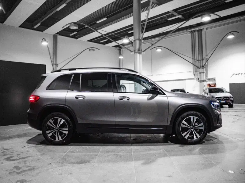 Mercedes-Benz GLB nuova a Ancona (4)