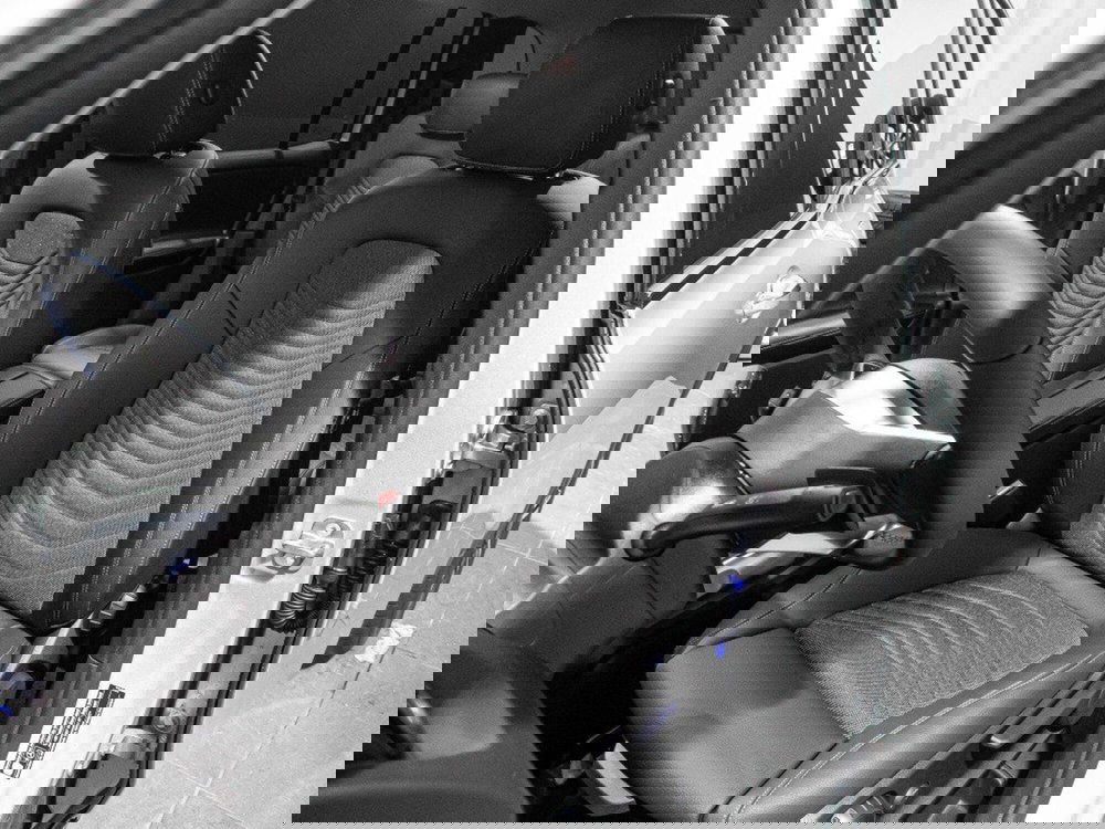 Mercedes-Benz GLB nuova a Ancona (13)