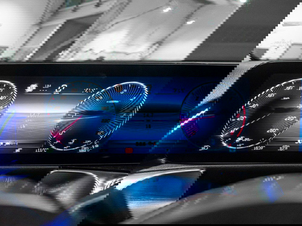 Mercedes-Benz GLB nuova a Ancona (15)