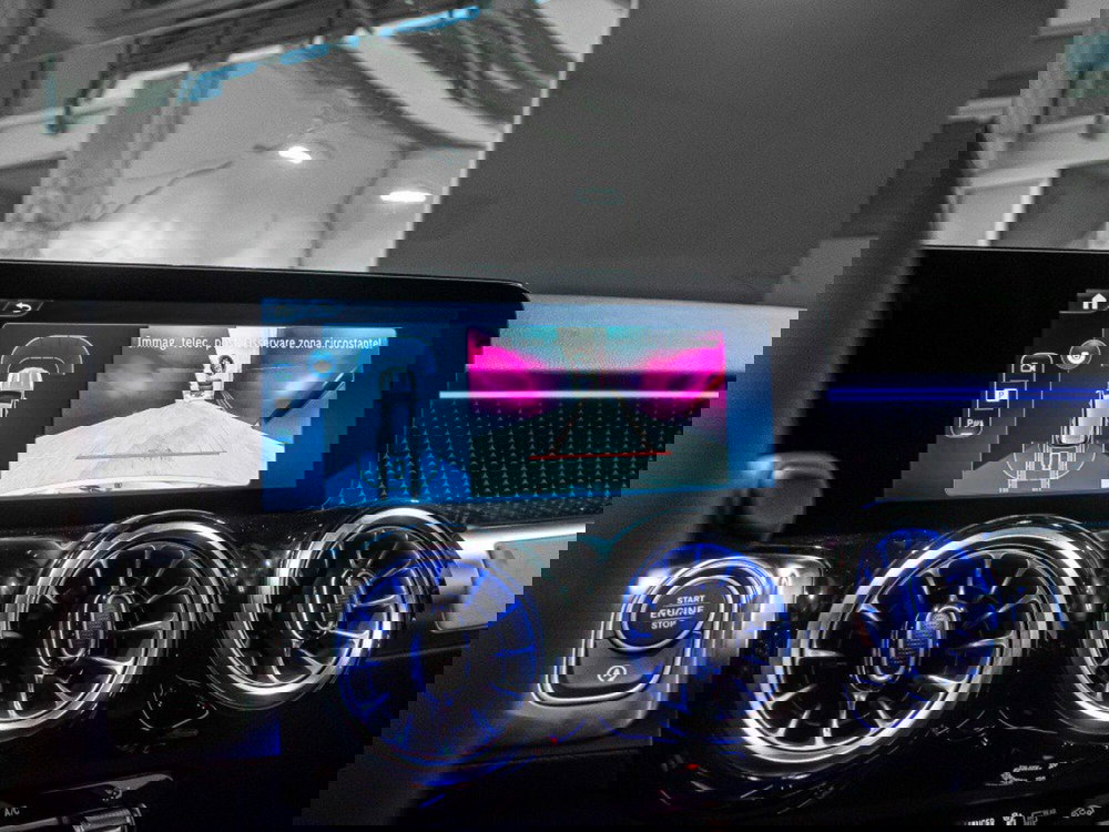 Mercedes-Benz GLB nuova a Ancona (16)