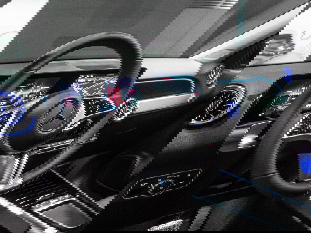 Mercedes-Benz GLB nuova a Ancona (12)