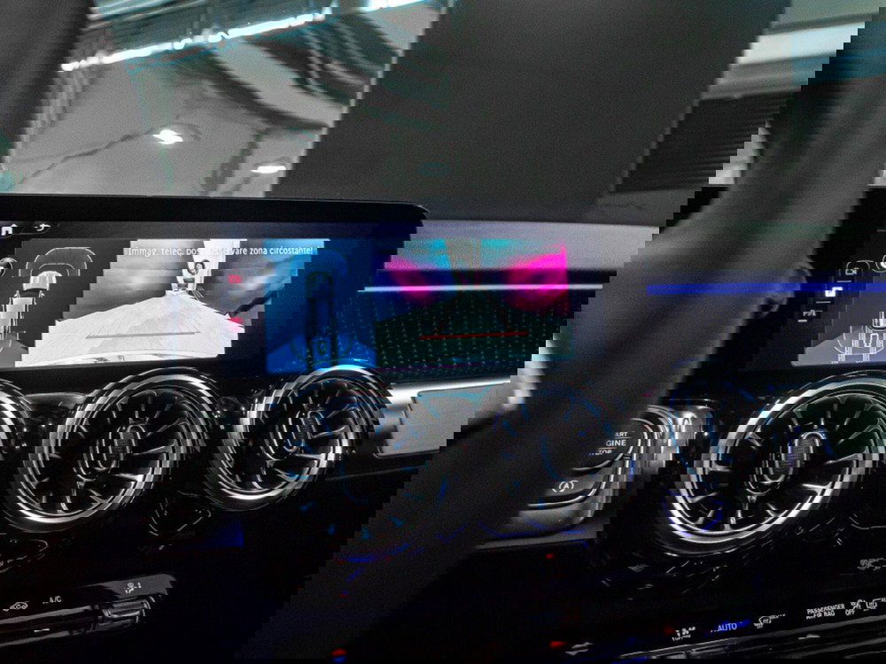 Mercedes-Benz GLB nuova a Ancona (16)