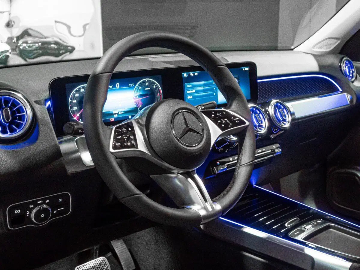 Mercedes-Benz GLB nuova a Ancona (11)