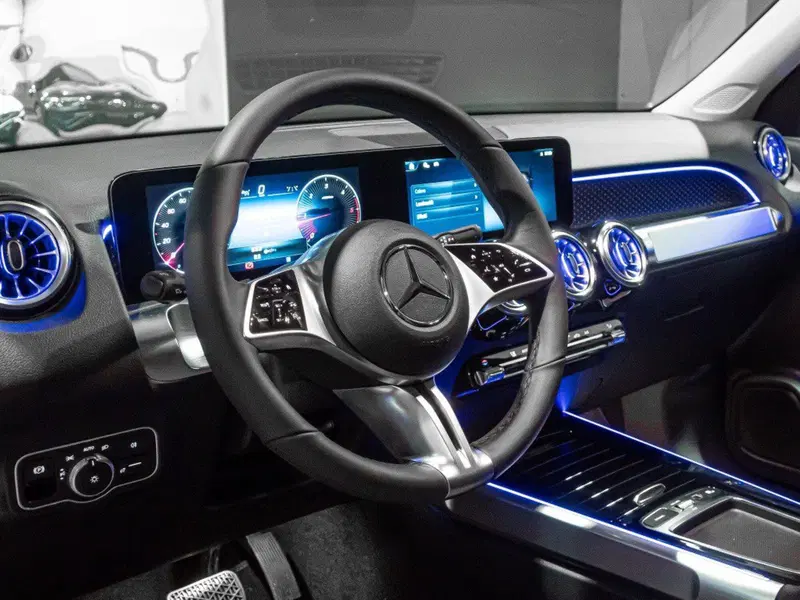 Mercedes-Benz GLB nuova a Ancona (11)