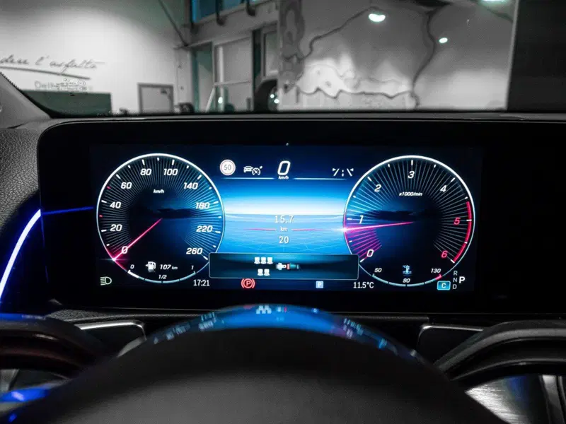 Mercedes-Benz GLB nuova a Ancona (14)