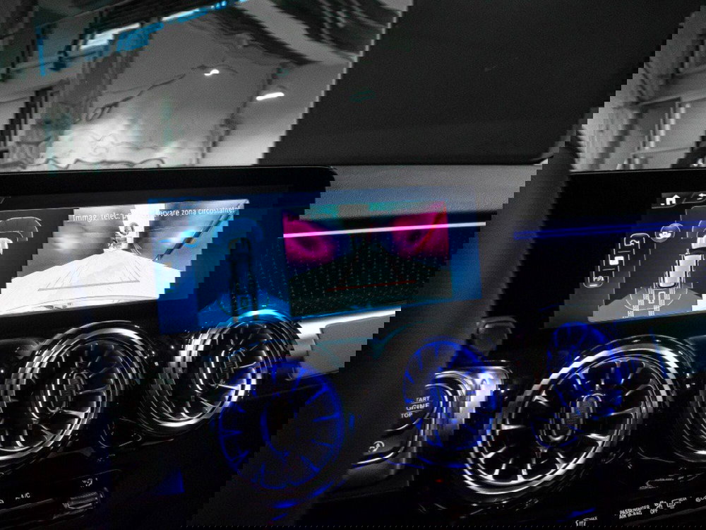 Mercedes-Benz GLB nuova a Ancona (15)