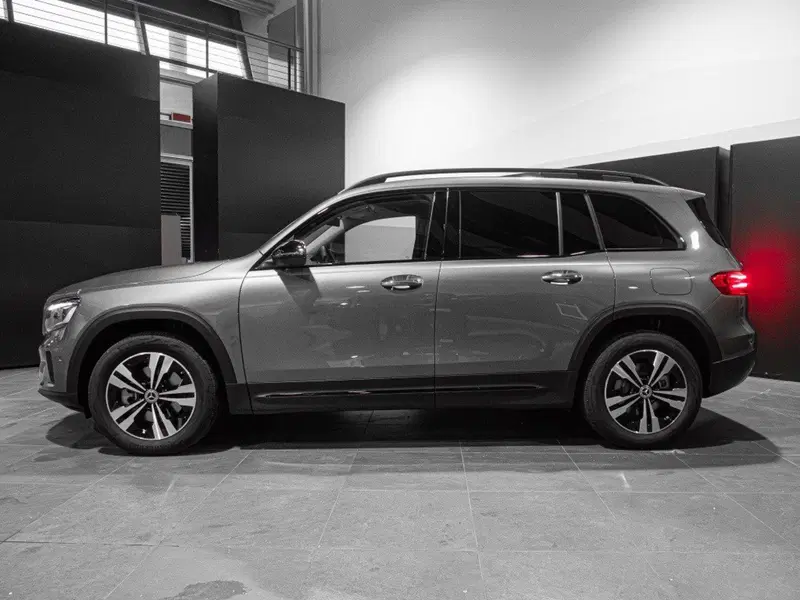 Mercedes-Benz GLB nuova a Ancona (2)
