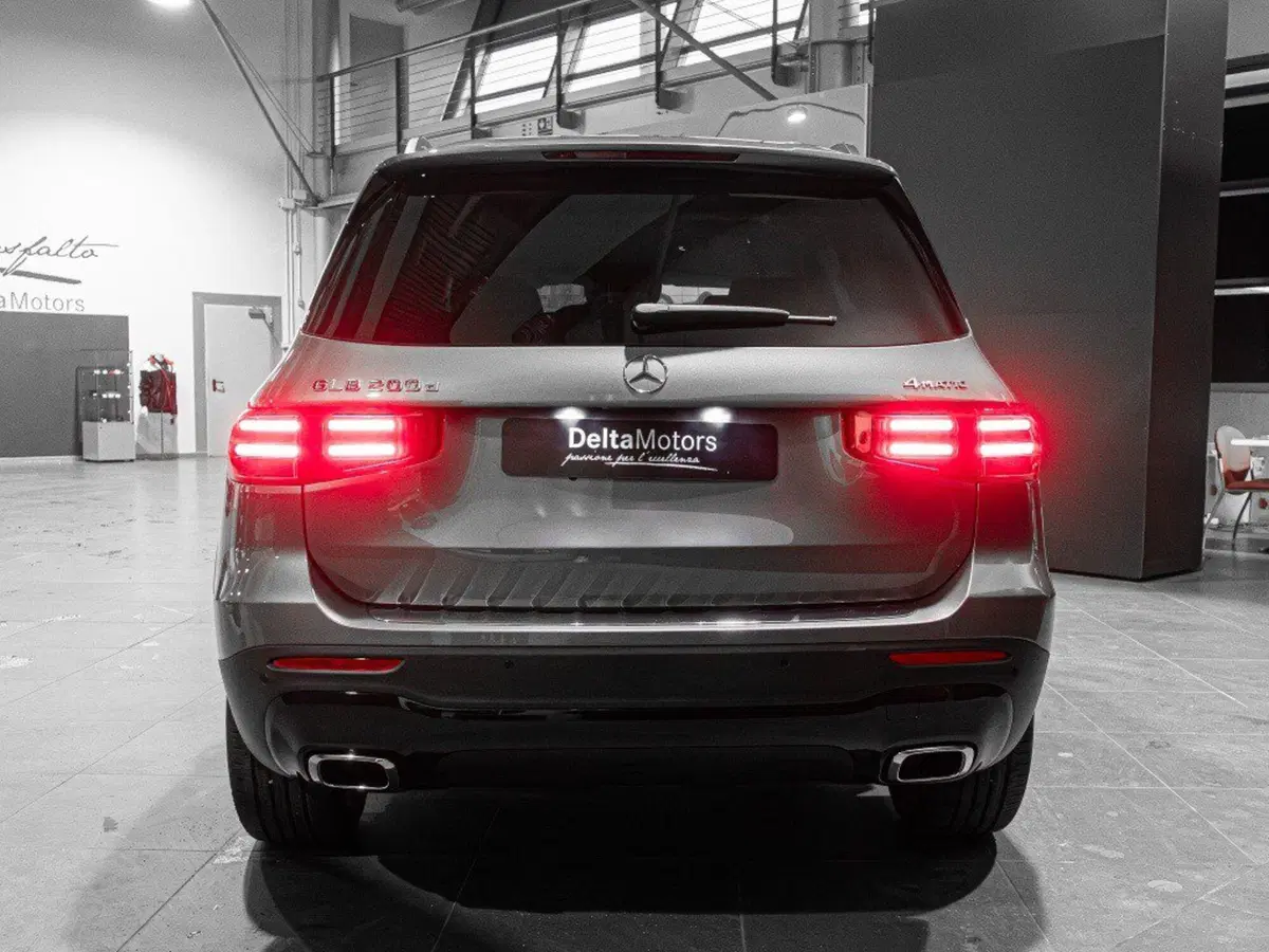 Mercedes-Benz GLB nuova a Ancona (3)