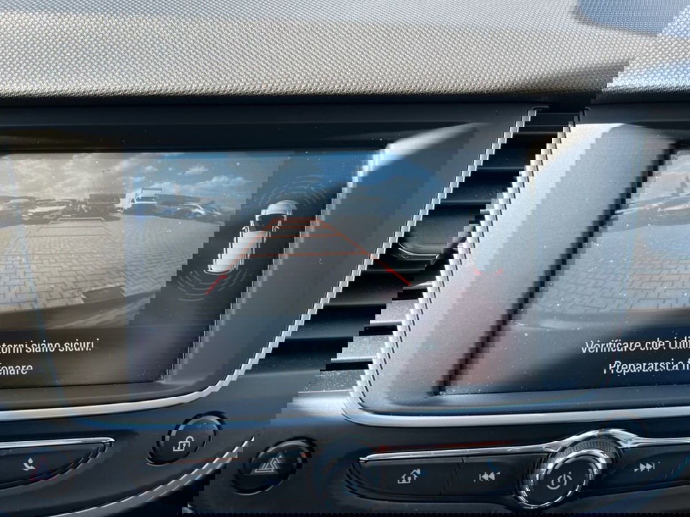 Opel Crossland X usata a Siena (17)