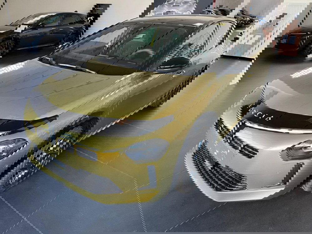 Lancia Ypsilon nuova a Lucca