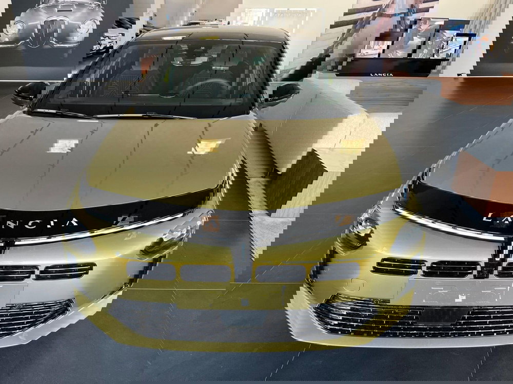 Lancia Ypsilon nuova a Lucca (2)