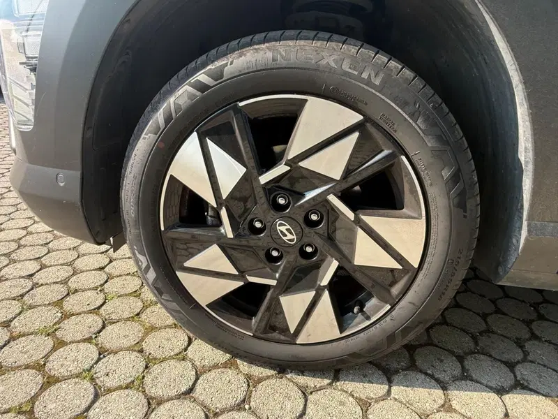 Hyundai Kona usata a Massa-Carrara (15)
