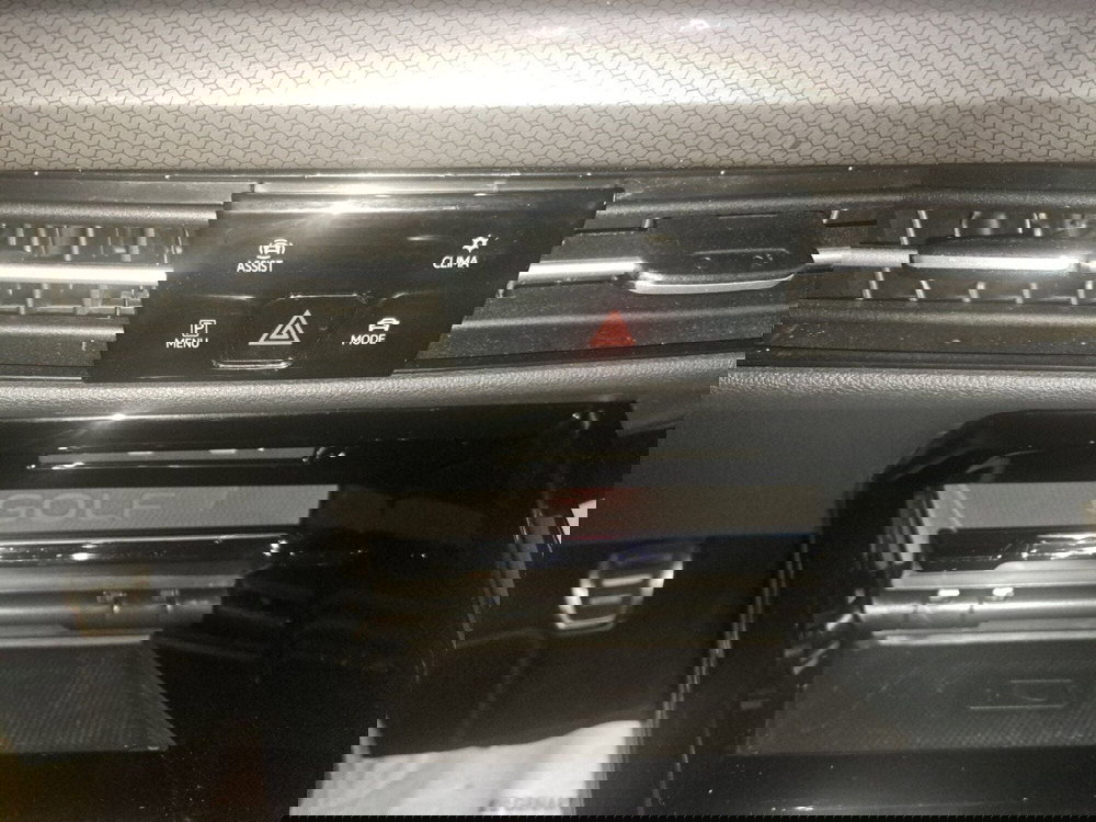 Volkswagen Golf nuova a Cagliari (11)